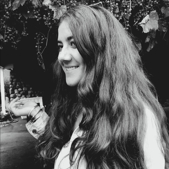 Meet your Posher, Sisi - Picture 1 of 1